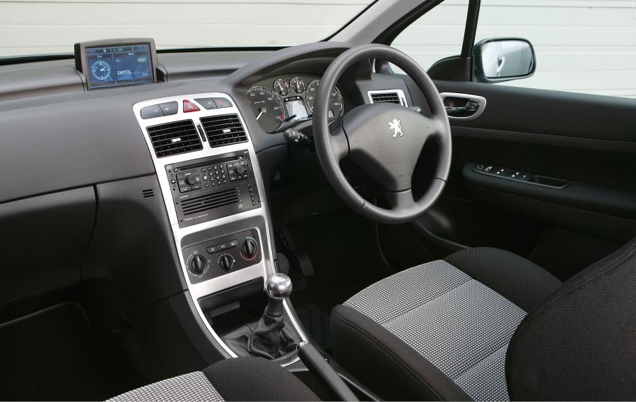  Peugeot 307 2005 года  (фото 10 из 25)